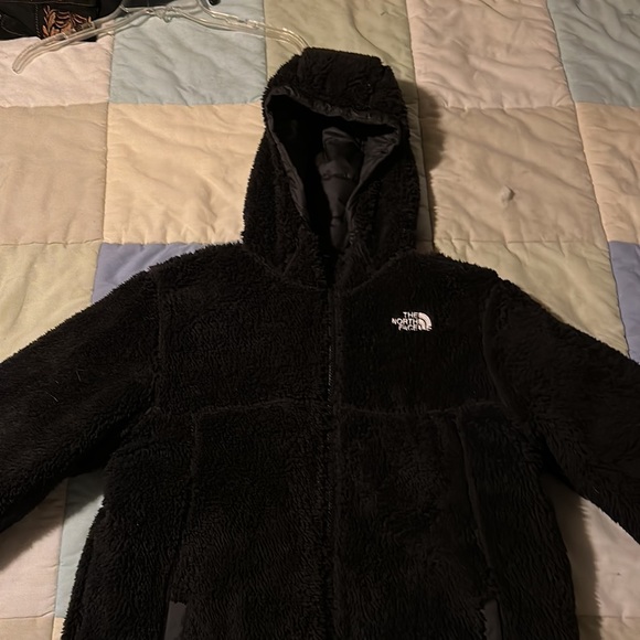 Blue and black/ North face jacket/XL boys - Picture 2 of 4